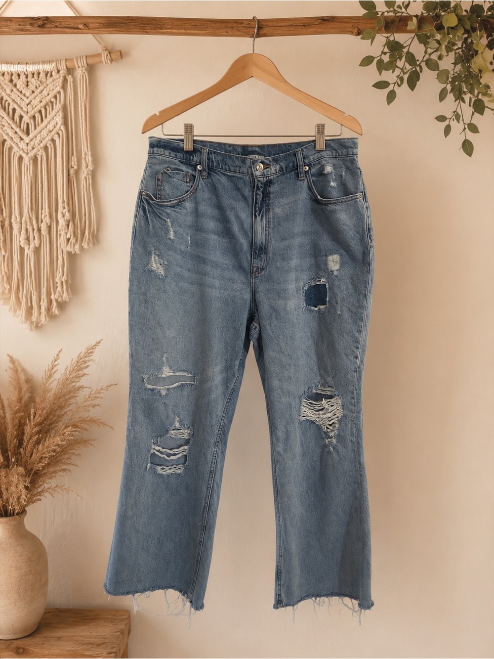 Free People We The Free Curvy High Rise Distressed Cropped Straight Size 35